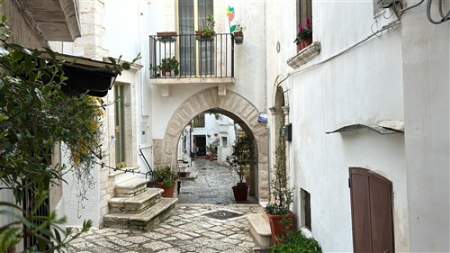 Indipendente, Parzialmente Ristrutturato, con Locale