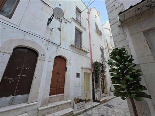 Soluzione Autonoma su Tre Livelli Vicino Porta Nuova