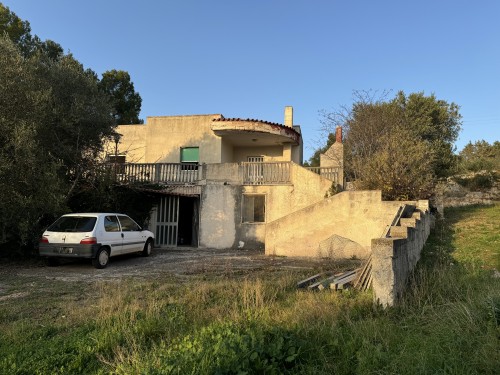 Villa Da Ristrutturare Con PdC Approvato Per Demolizione e Ricostruzione.
