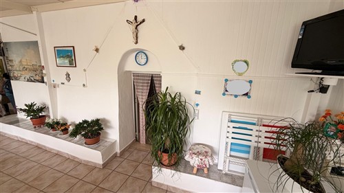 Trullo Con Alcove Con Bagno e Angolo Cottura.Terreno di 4.000 mq.