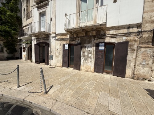 P  R  E  Z  Z  O       R  I  B  A  S  S  A  T  O  -  Centrale e Visibile Locale con 5 Ingressi