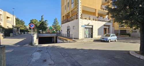 Putignano 2000 Locale Angolare Ideale Per Ufficio, Ottimo Stato.