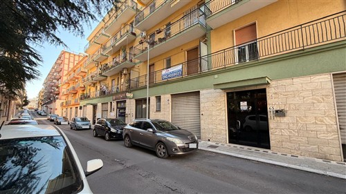Centrale Appartamento di 3 Vani & Acc. Ristrutturato, Terrazza a Livello. Box.